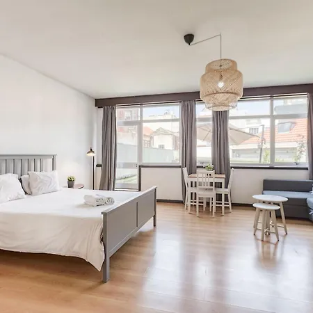 Travel & Live Aliados Appartamento Oporto