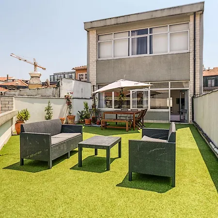 Travel & Live Aliados * Oporto