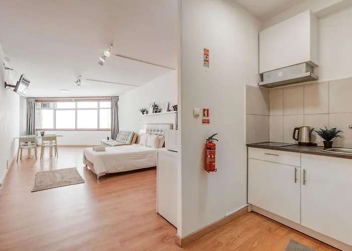 Travel & Live Aliados Oporto