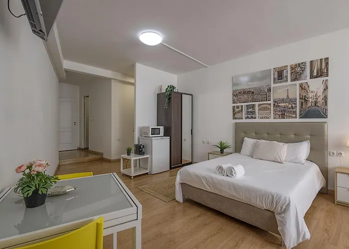 Travel & Live Aliados * Oporto