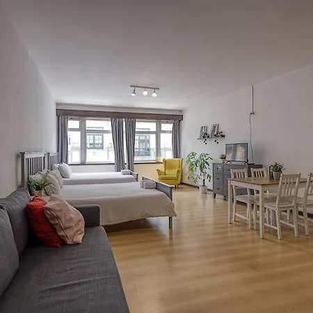 Travel & Live Aliados Apartment *