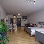 Travel & Live Aliados Apartment *