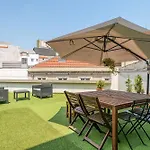 Travel & Live Aliados Porto