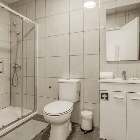 Travel & Live Aliados Apartment *