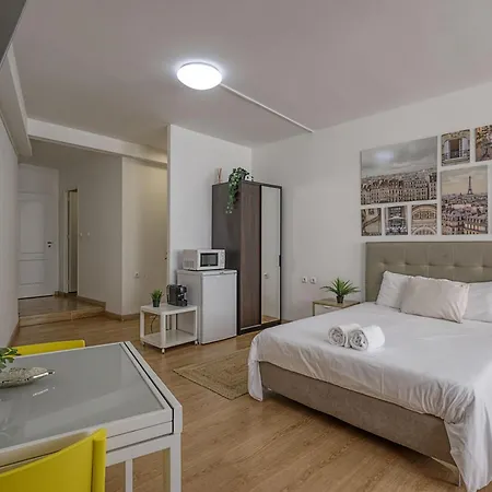 Travel & Live Aliados * Oporto