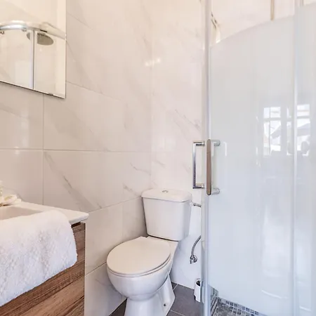 Travel & Live Aliados Daire Porto