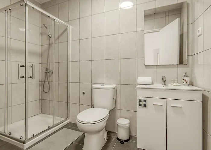 Travel & Live Aliados Apartman *