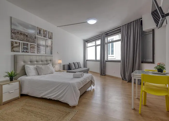 Travel & Live Aliados Apartament *